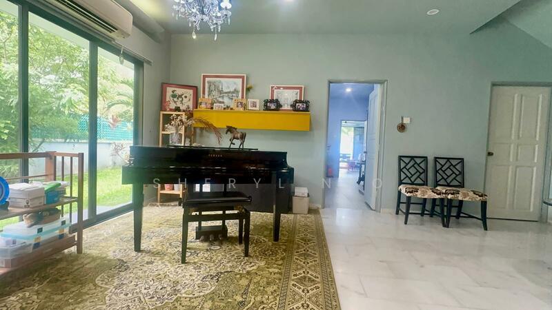 Semi D in district 18 Rare 999yrs seafront resort home living grab now !