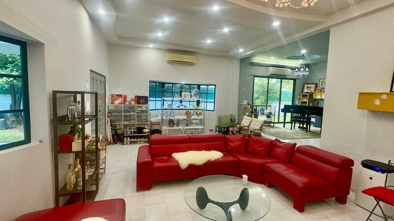 Semi D in district 18 Rare 999yrs seafront resort home living grab now !