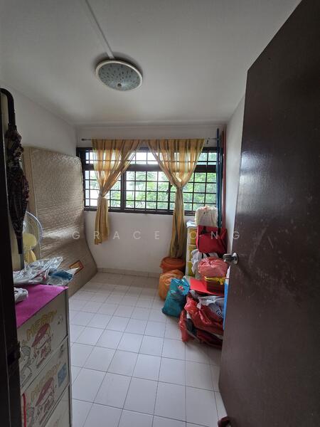 Prop-GPT: HDB Flat: D10 Holland 13 Holland Drive