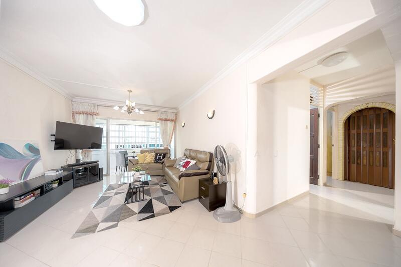 Prop-GPT: HDB Flat: D19 Hougang 408 Hougang Avenue 10