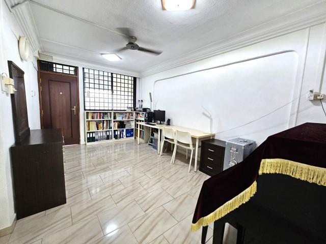 210 Serangoon Central HDB Apartment For Sale, $550,000, 2 Bed 2 Bath 689 sqft $798.00 psf
