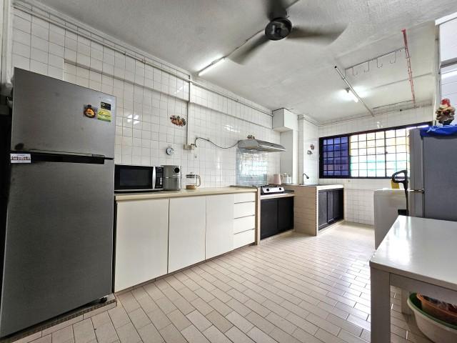 210 Serangoon Central HDB Apartment For Sale, $550,000, 2 Bed 2 Bath 689 sqft $798.00 psf