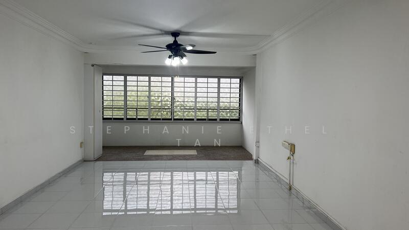 Prop-GPT: HDB Flat: D18 Tampines 229 Tampines Street 23