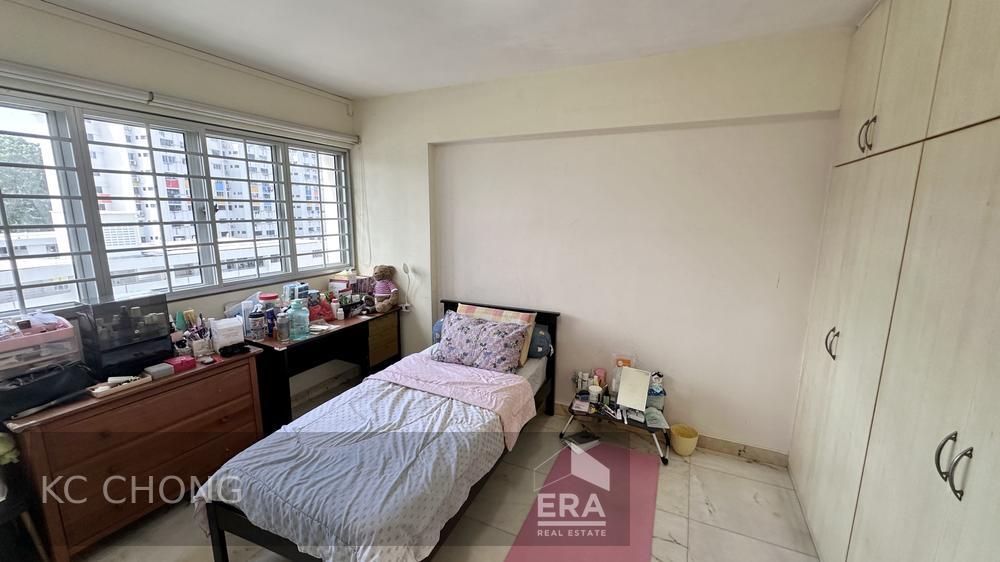 Prop-GPT: HDB - 3 room: D14 Geylang 124 Paya Lebar Way