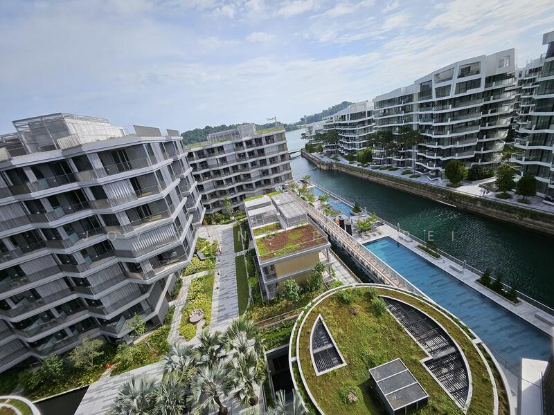 Prop-GPT: Condominium: D04  The Reef at King's Dock