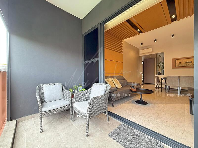 Prop-GPT: Condominium: D10 Holland Royalgreen