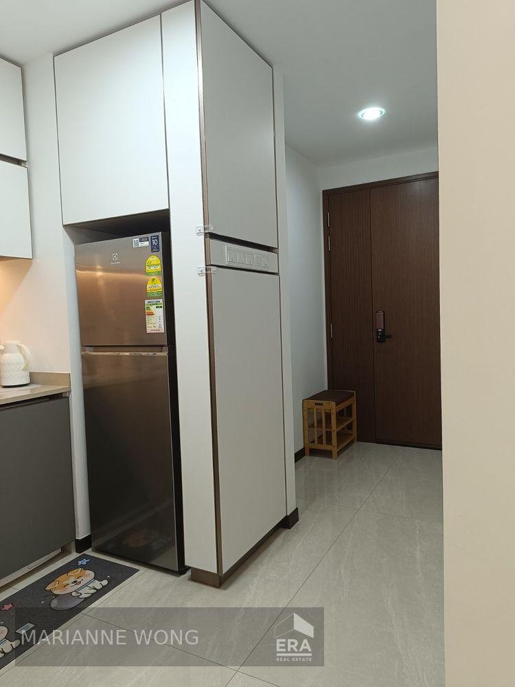 High Floor 2 Bedrooms 1 Bath. Park & Sea Views. Quiet. No Noon Sun.