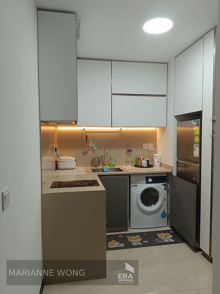 High Floor 2 Bedrooms 1 Bath. Park & Sea Views. Quiet. No Noon Sun.