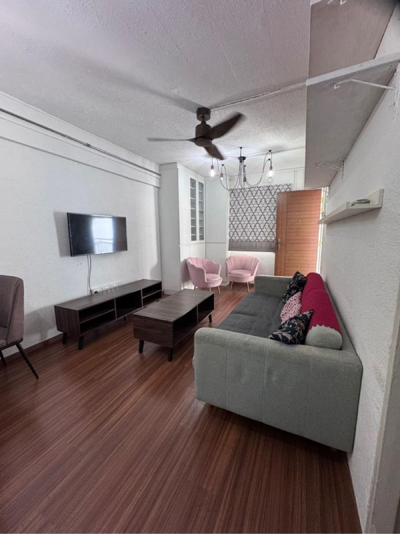 Prop-GPT: HDB Apartment: D23 Bukit Batok 212 Bukit Batok Street 21