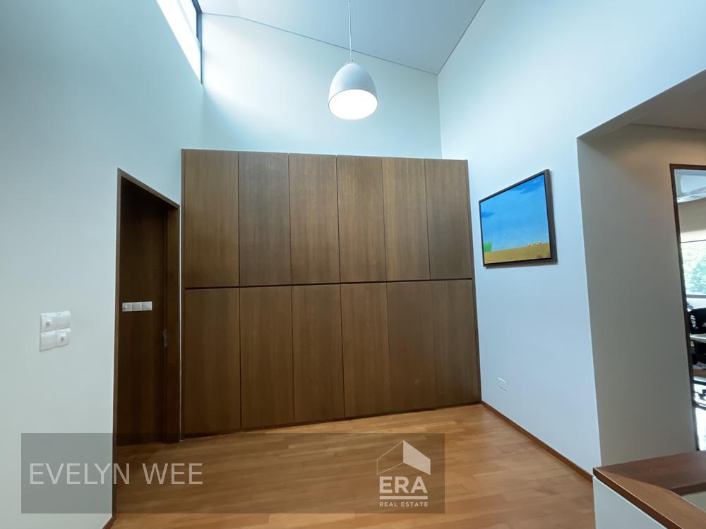 Well Maintained,two Storey Semi Detached House Near Henry Park School