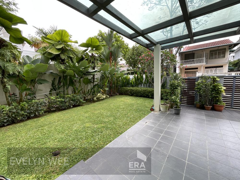 Well Maintained,two Storey Semi Detached House Near Henry Park School