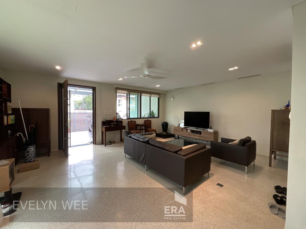 Well Maintained,two Storey Semi Detached House Near Henry Park School