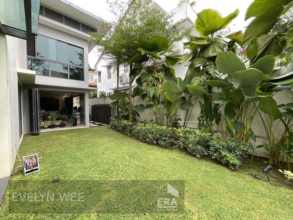 Well Maintained,two Storey Semi Detached House Near Henry Park School