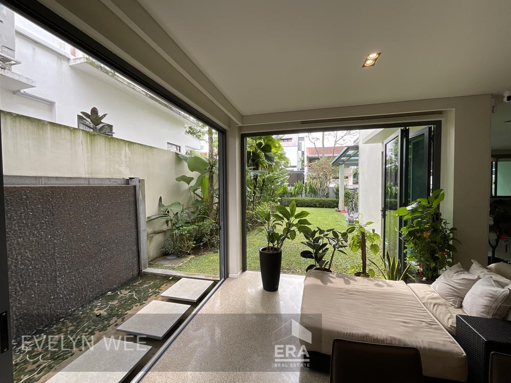 Well Maintained,two Storey Semi Detached House Near Henry Park School