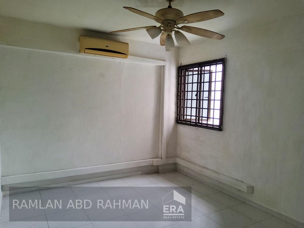 4 Room Flat @ 208 Jurong East St 21