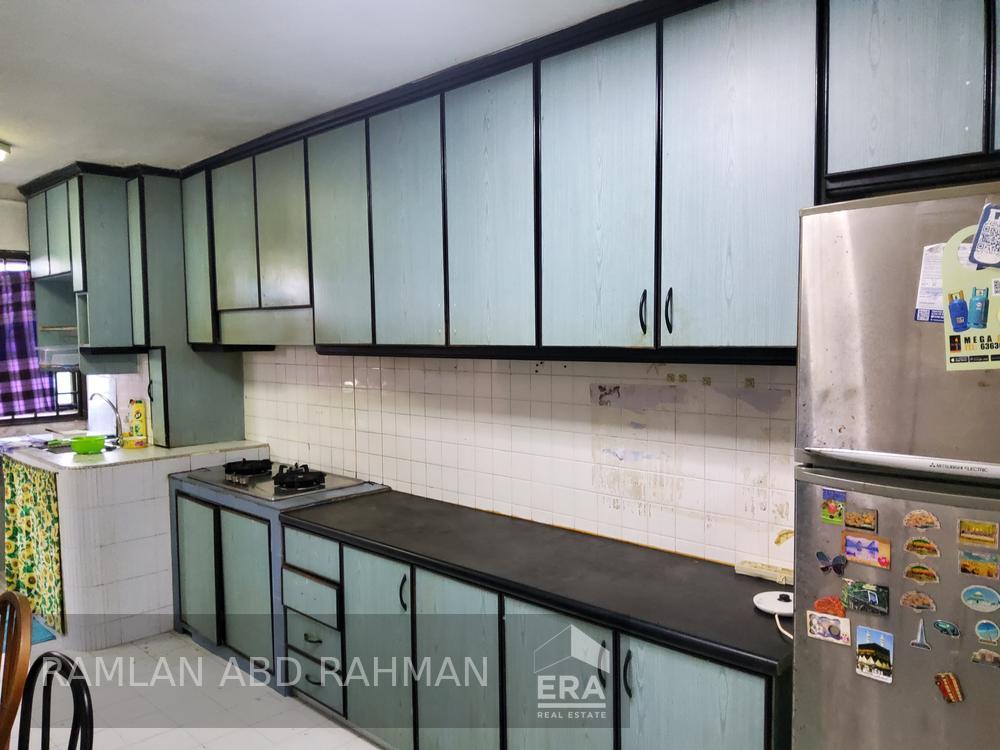 4 Room Flat @ 208 Jurong East St 21