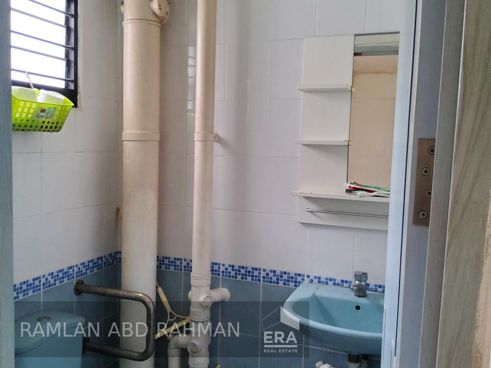 4 Room Flat @ 208 Jurong East St 21