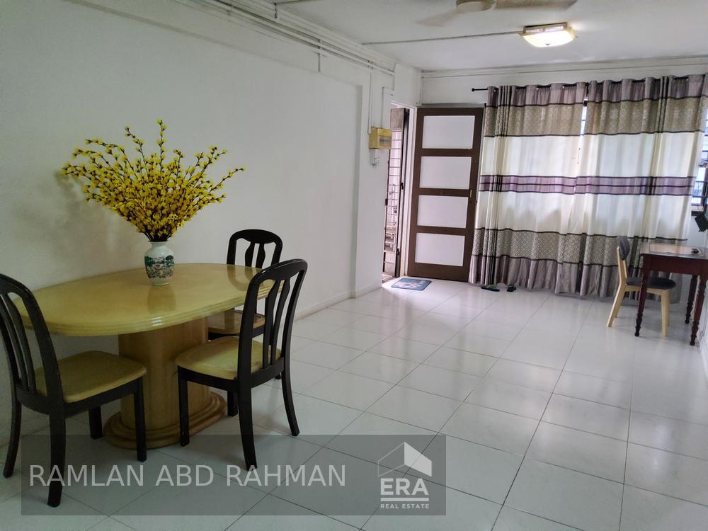 4 Room Flat @ 208 Jurong East St 21