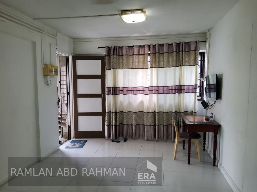 4 Room Flat @ 208 Jurong East St 21
