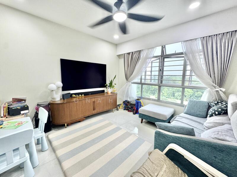 Prop-GPT: HDB Flat: D27  107C Canberra Street