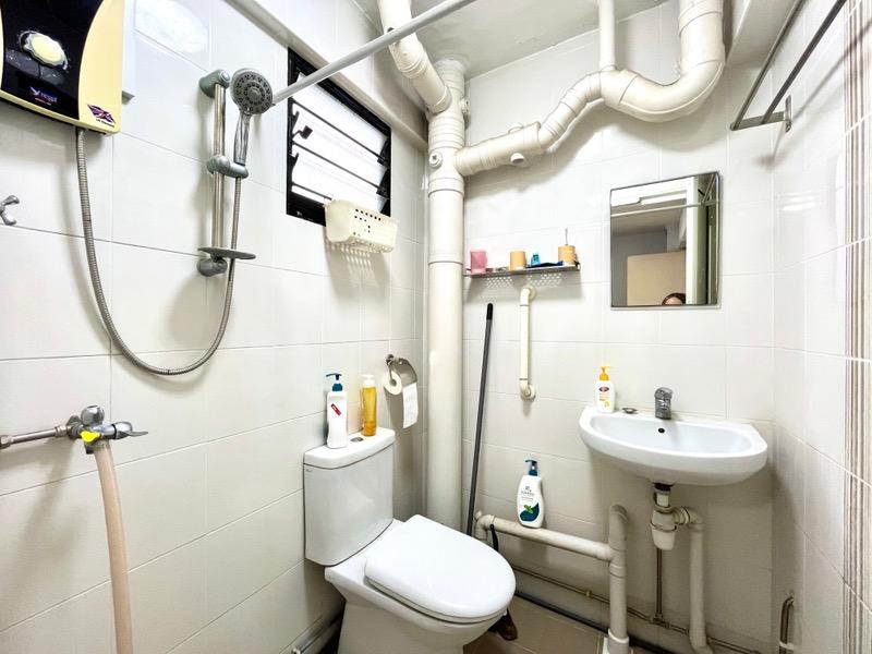 301 Jurong East Street 32 HDB Apartment For Sale, $450,000, 2 Bed 2 Bath 721 sqft $624.00 psf