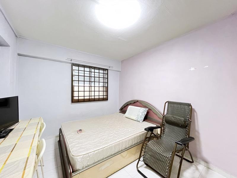 301 Jurong East Street 32 HDB Apartment For Sale, $450,000, 2 Bed 2 Bath 721 sqft $624.00 psf