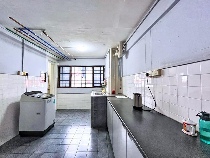 301 Jurong East Street 32 HDB Apartment For Sale, $450,000, 2 Bed 2 Bath 721 sqft $624.00 psf