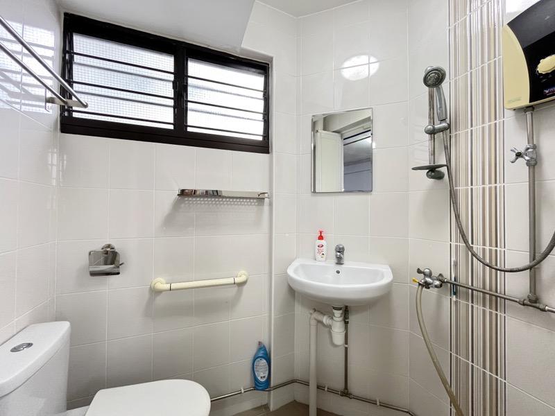 301 Jurong East Street 32 HDB Apartment For Sale, $450,000, 2 Bed 2 Bath 721 sqft $624.00 psf