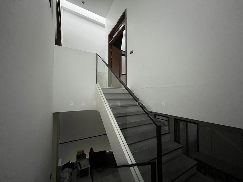 2025 Cheap Renovated Terrace with Lift Provision!