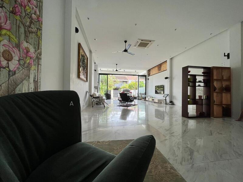 2025 Cheap Renovated Terrace with Lift Provision!