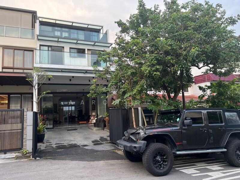 2025 Cheap Renovated Terrace with Lift Provision!