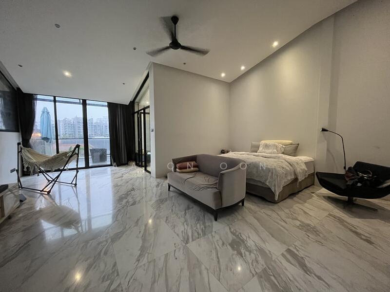 2025 Cheap Renovated Terrace with Lift Provision!