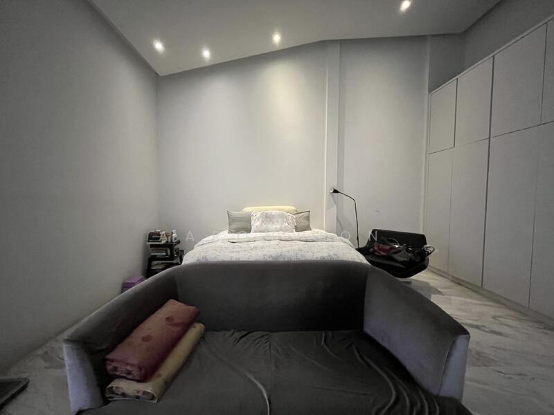 2025 Cheap Renovated Terrace with Lift Provision!