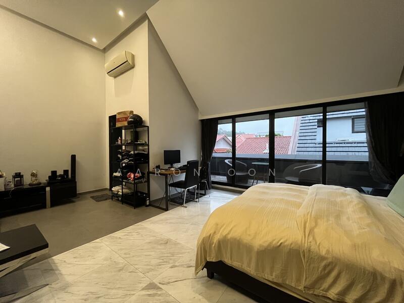 2025 Cheap Renovated Terrace with Lift Provision!