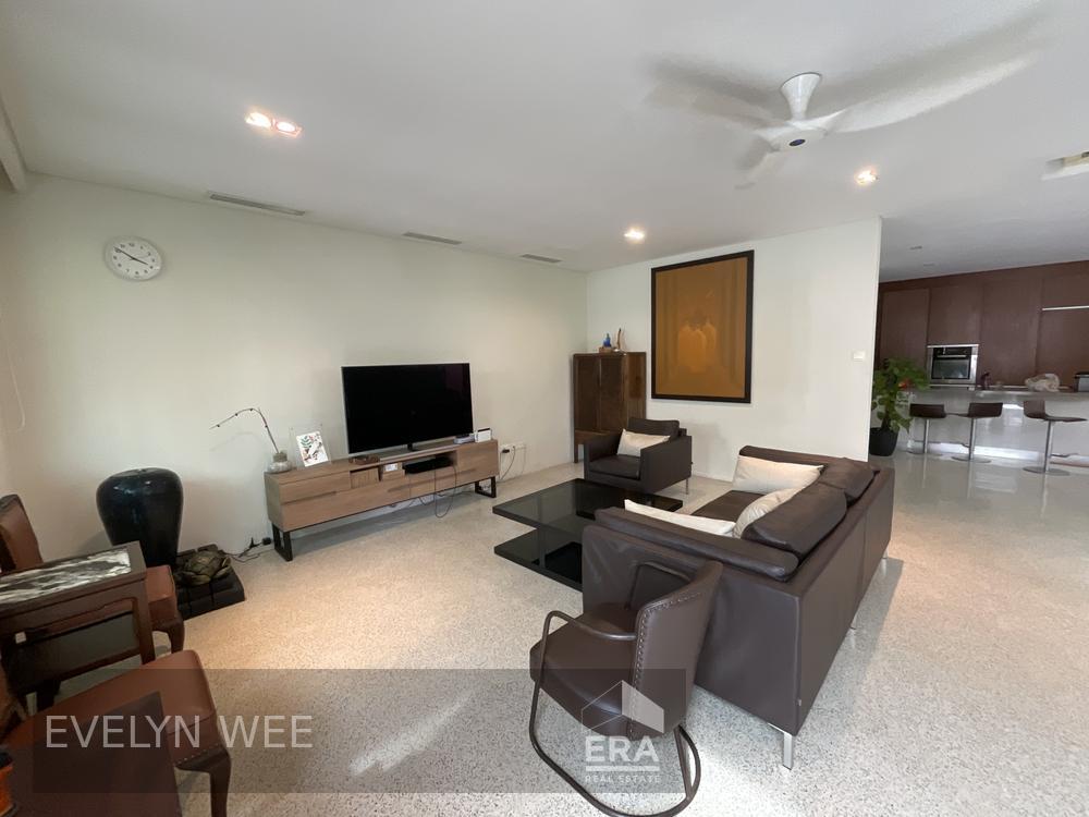 Well Maintained,two Storey Semi Detached House Near Henry Park School