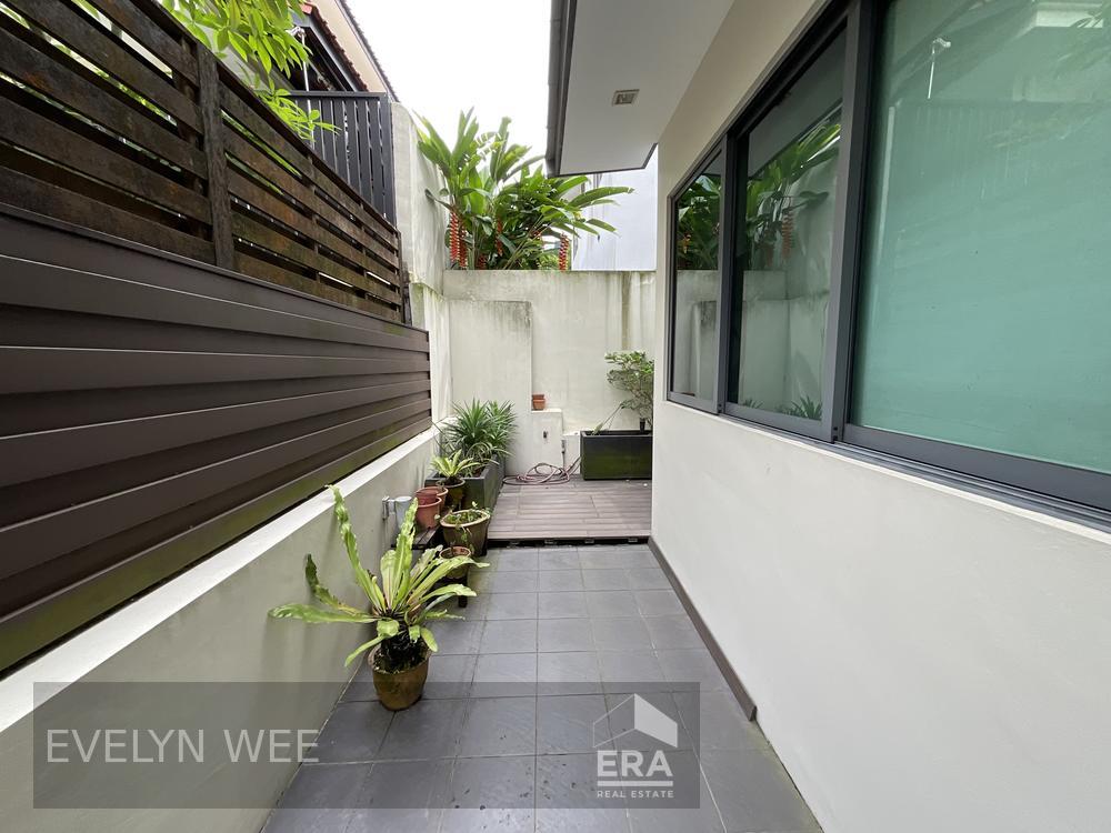 Well Maintained,two Storey Semi Detached House Near Henry Park School