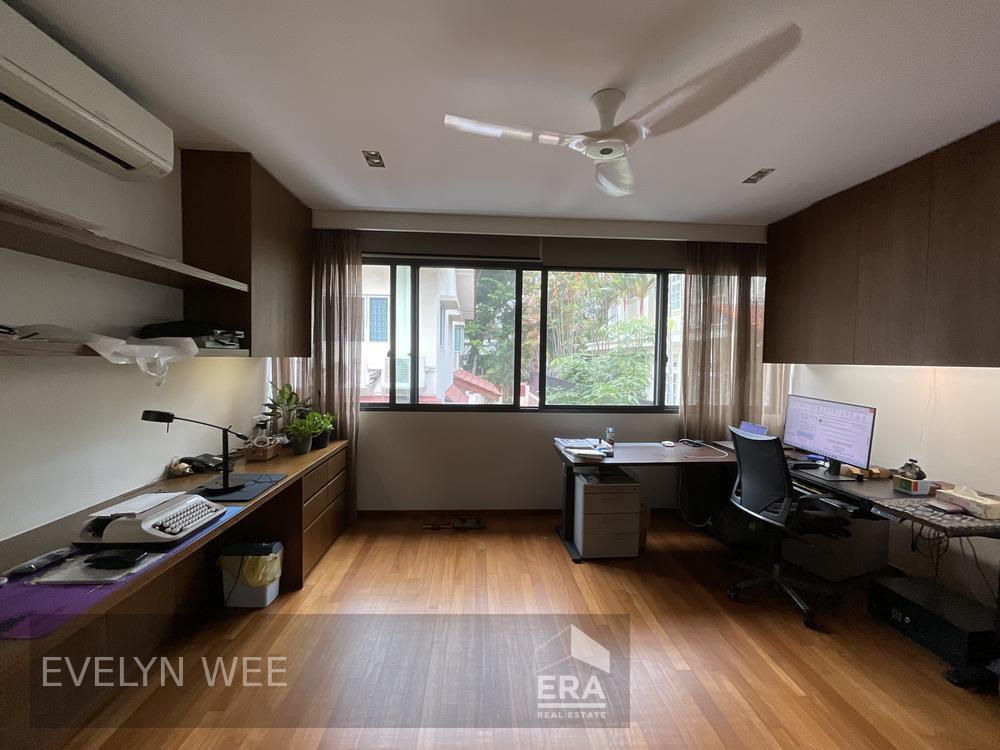 Well Maintained,two Storey Semi Detached House Near Henry Park School