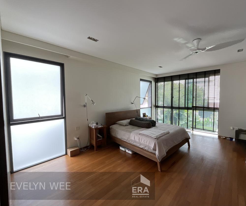 Well Maintained,two Storey Semi Detached House Near Henry Park School