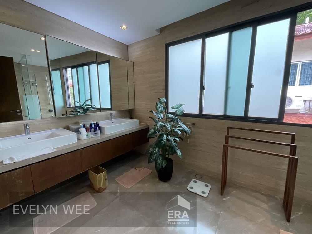 Well Maintained,two Storey Semi Detached House Near Henry Park School