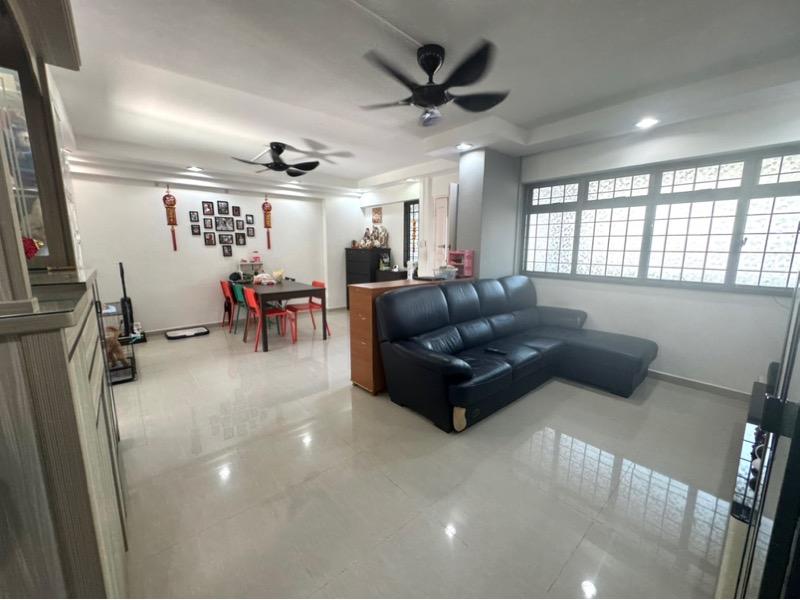 Prop-GPT: HDB Apartment: D25 Woodlands 714 Woodlands Drive 70