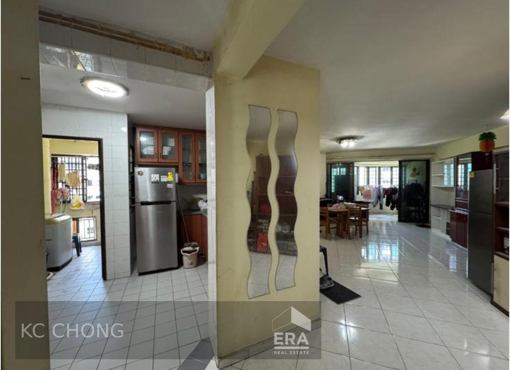 Prop-GPT: HDB - 4 room: D22 Boon Lay 688 Jurong West Central 1