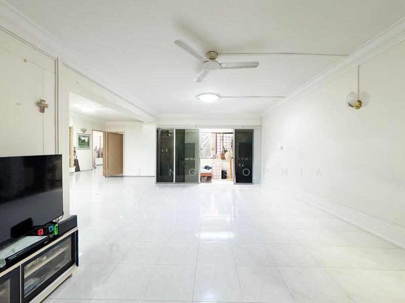 330 Tampines Street 32