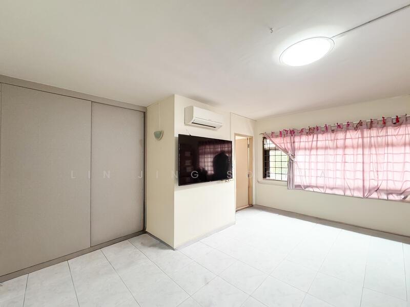 330 Tampines Street 32