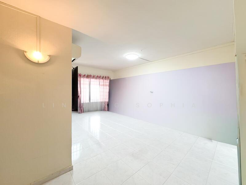 330 Tampines Street 32