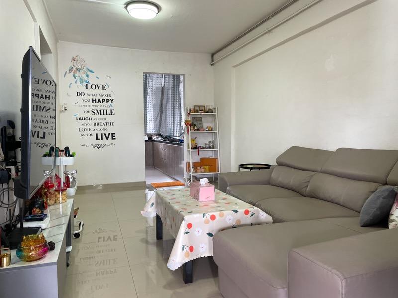 Prop-GPT: HDB Apartment: D22 Jurong 110 Jurong East Street 13