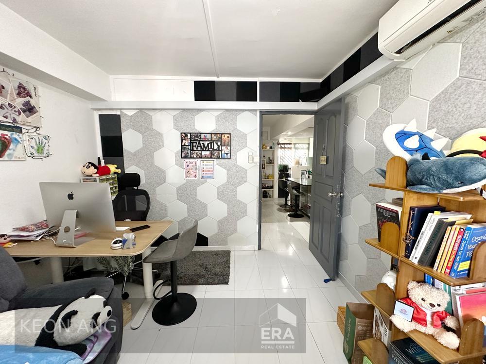 High Floor, Good Corridor Space, Bright and Windy, Great Location