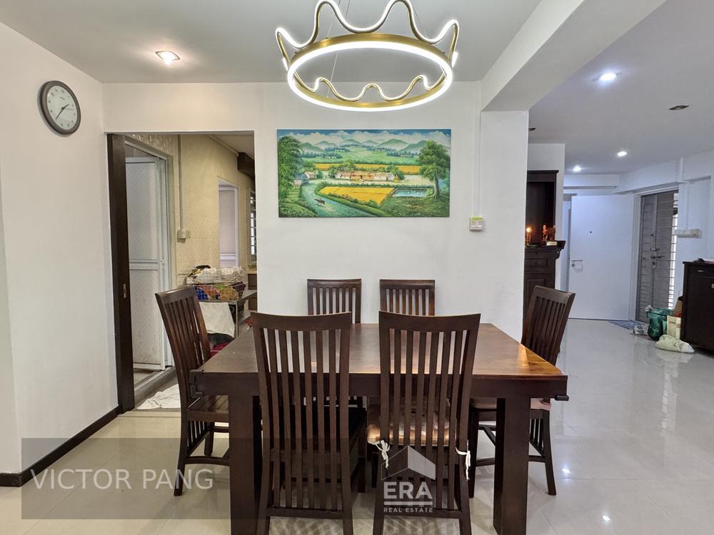 Living Next to Holland Village. Best Stack! 127sqm. Large 4 Bedroom