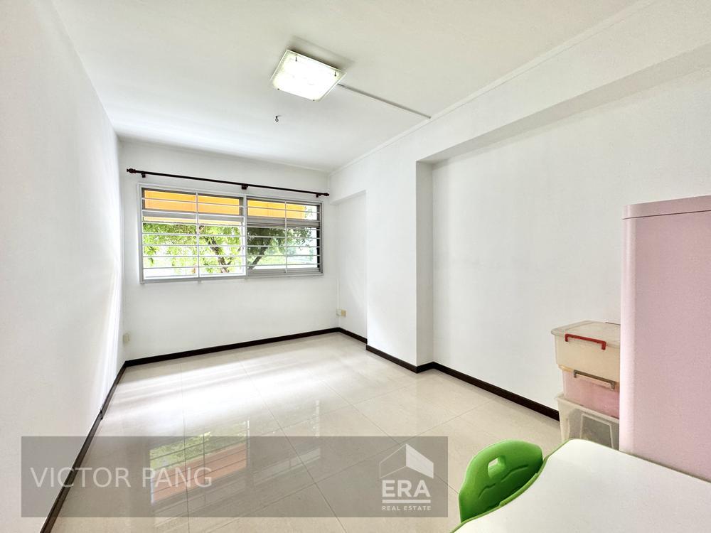 Living Next to Holland Village. Best Stack! 127sqm. Large 4 Bedroom