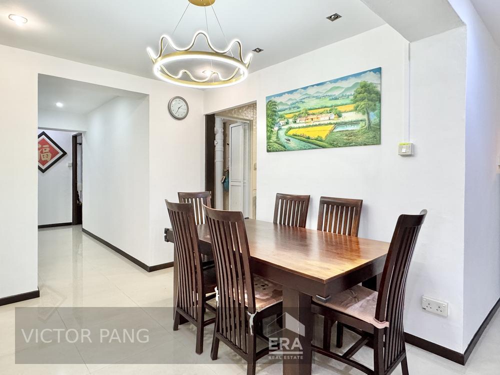 Living Next to Holland Village. Best Stack! 127sqm. Large 4 Bedroom