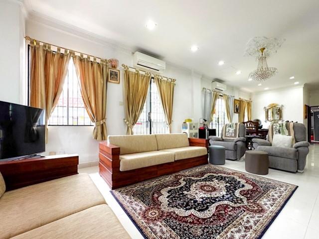 Prop-GPT: Semi-Detached: D20 Bishan SEMI-DETACHED 2.5 Storey @ UPP THOMSON | 1km to CHIJ St Nicholas ?Eminence Landed?